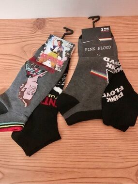 NWT 4 Pairs No Show Socks.    Size 7-12